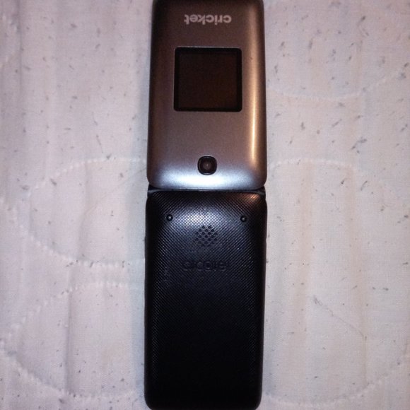 Alcatel Flip Phone - Picture 9 of 16